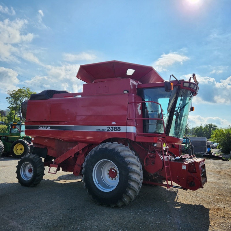 Combines & Harvesting Equipment  Case IH 2388 Combine Photo