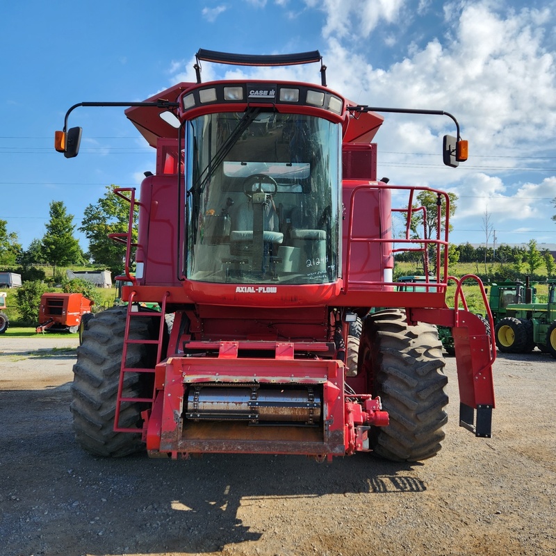 Combines & Harvesting Equipment  Case IH 2388 Combine Photo