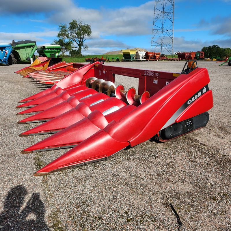 Combines & Harvesting Equipment  Case IH 2206 Corn Head  Photo