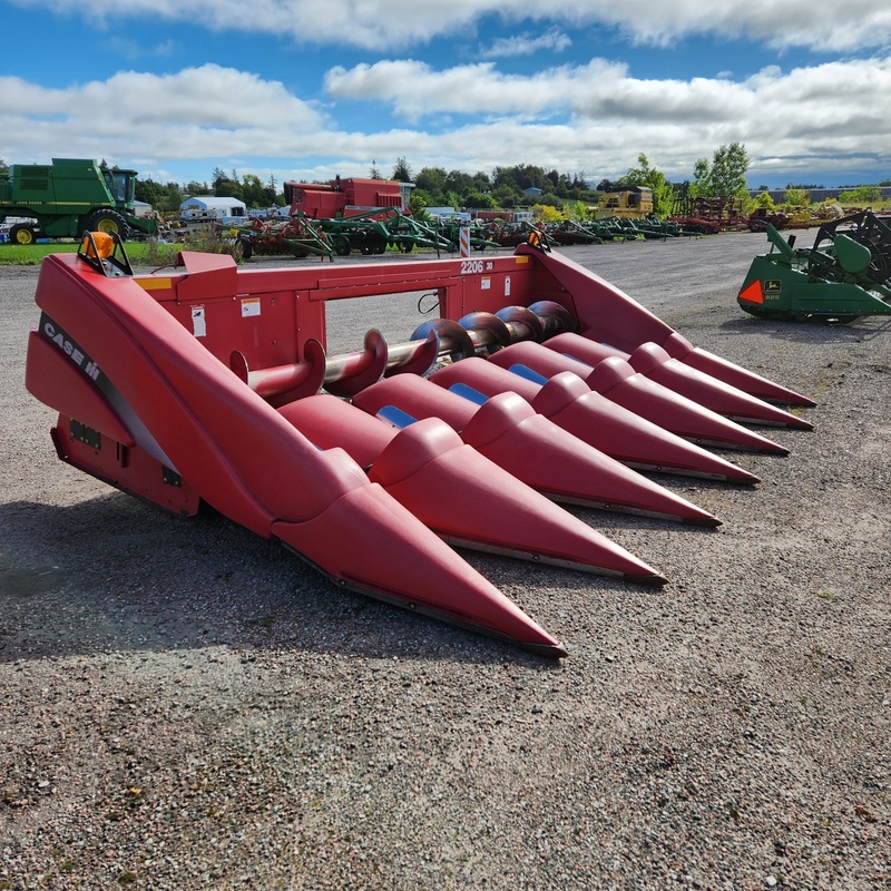 Combines & Harvesting Equipment  Case IH 2206 Corn Head  Photo
