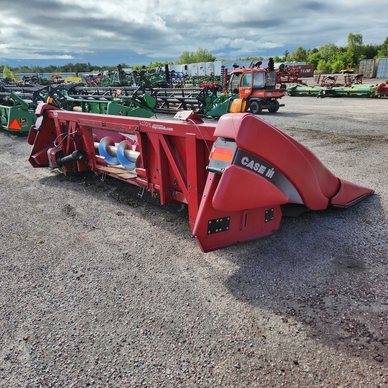 Combines & Harvesting Equipment  Case IH 2206 Corn Head  Photo