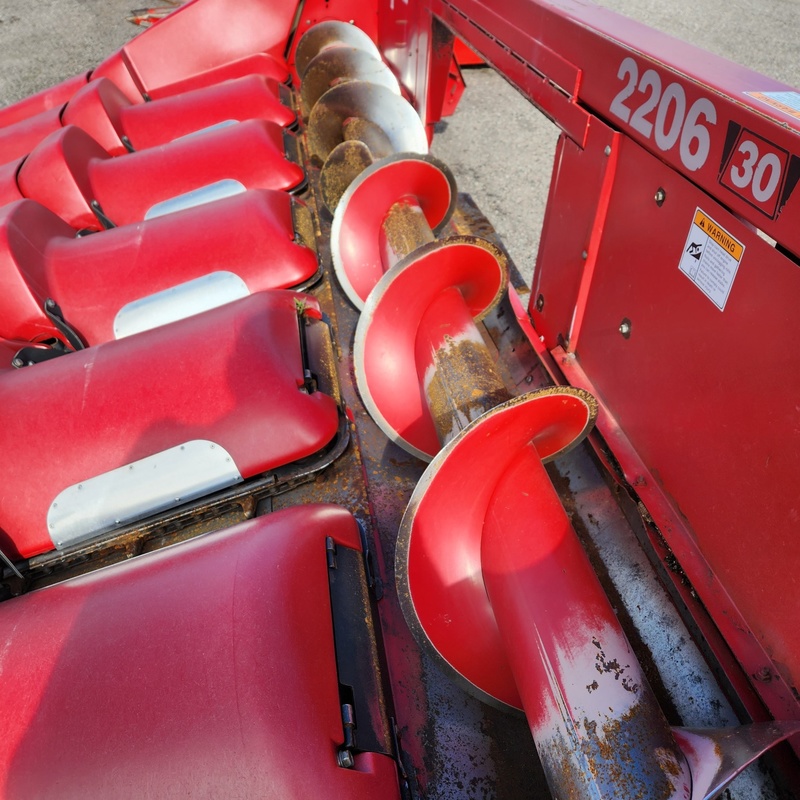 Combines & Harvesting Equipment  Case IH 2206 Corn Head  Photo
