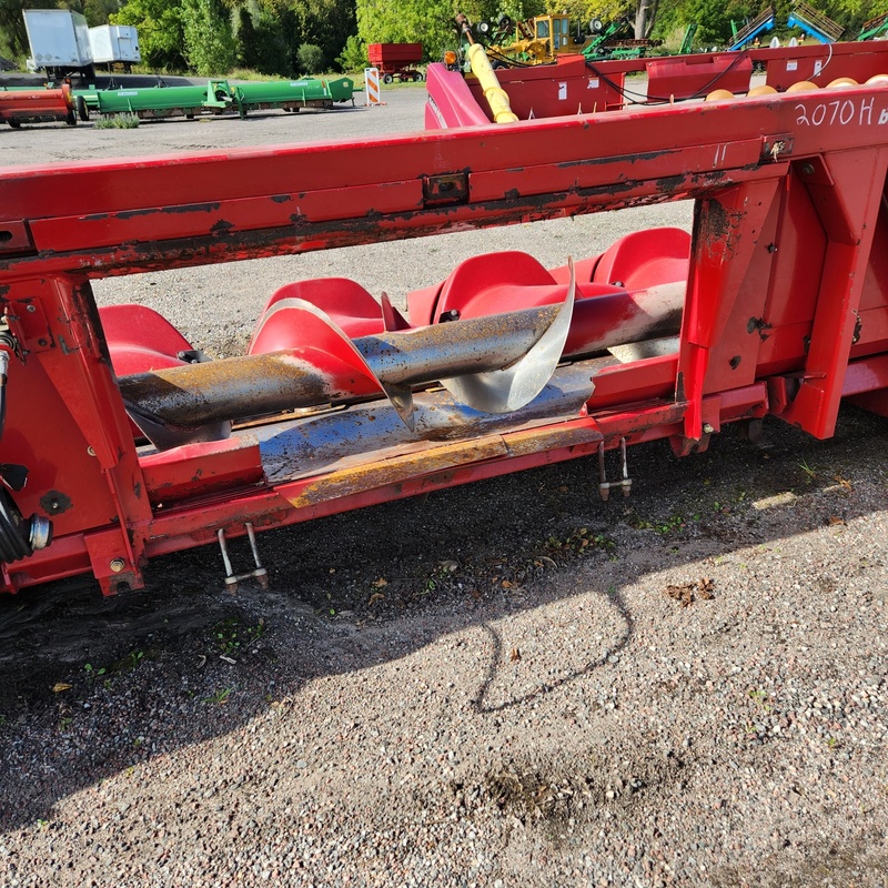 Combines & Harvesting Equipment  Case IH 2206 Corn Head  Photo