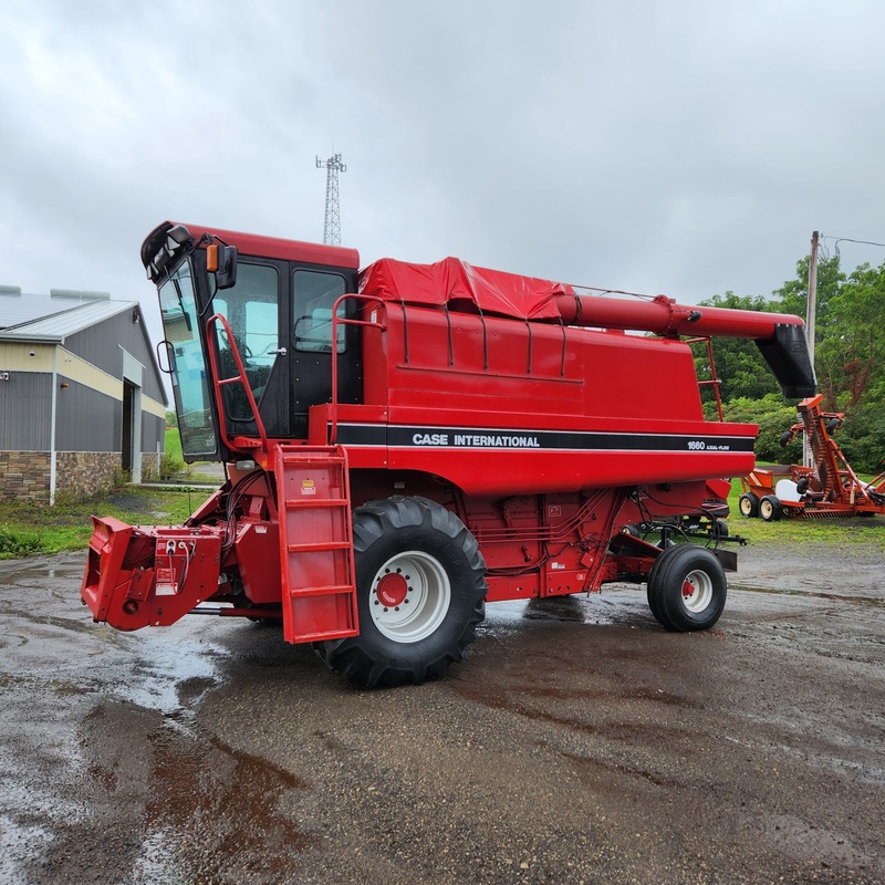 Case IH 1660 Combine 