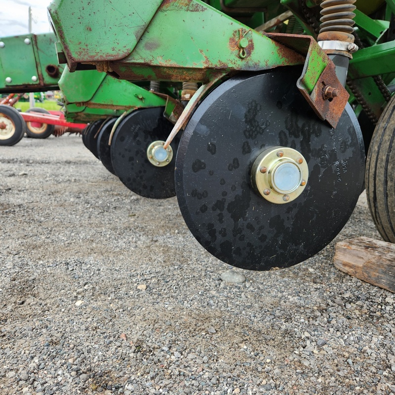 Planting Equipment  John Deere 7200 Planter Photo