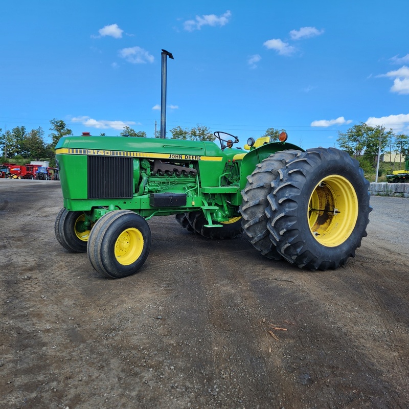 Tractors - Farm  John Deere 3140 Tractor  Photo