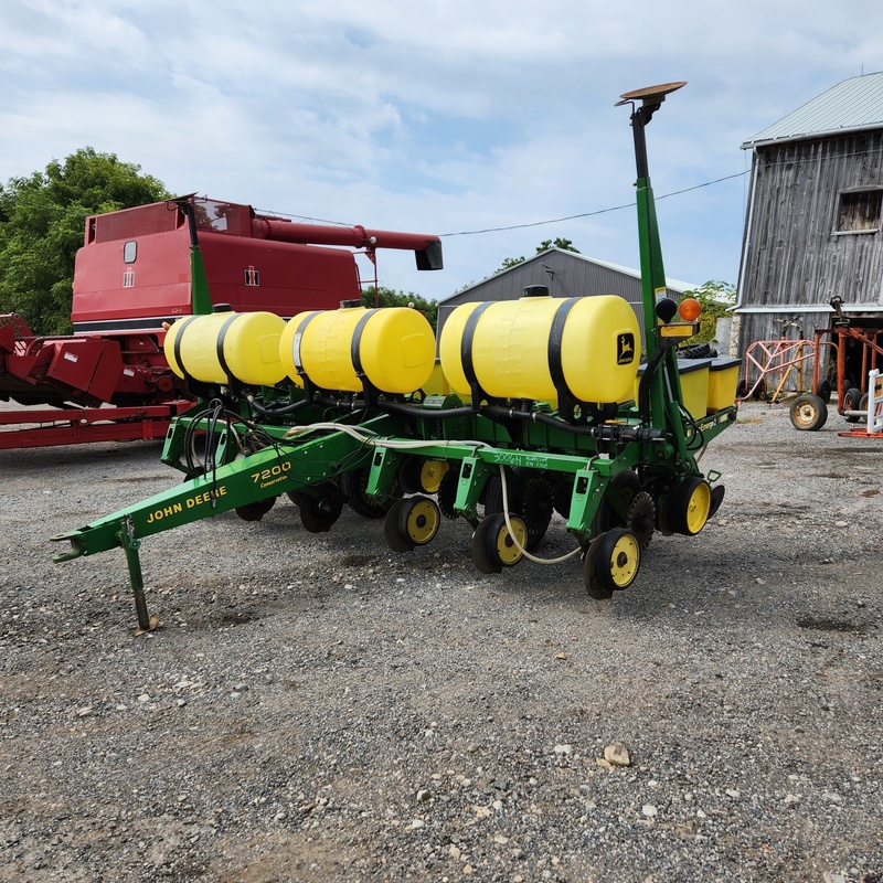 John Deere 7200 Planter 