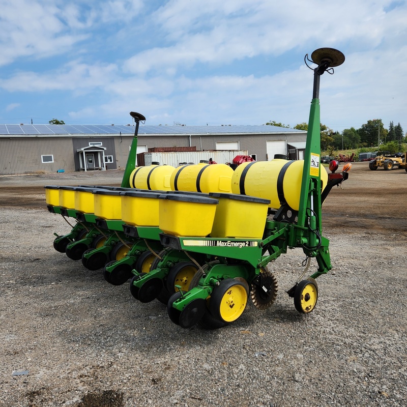 Planting Equipment  John Deere 7200 Planter  Photo