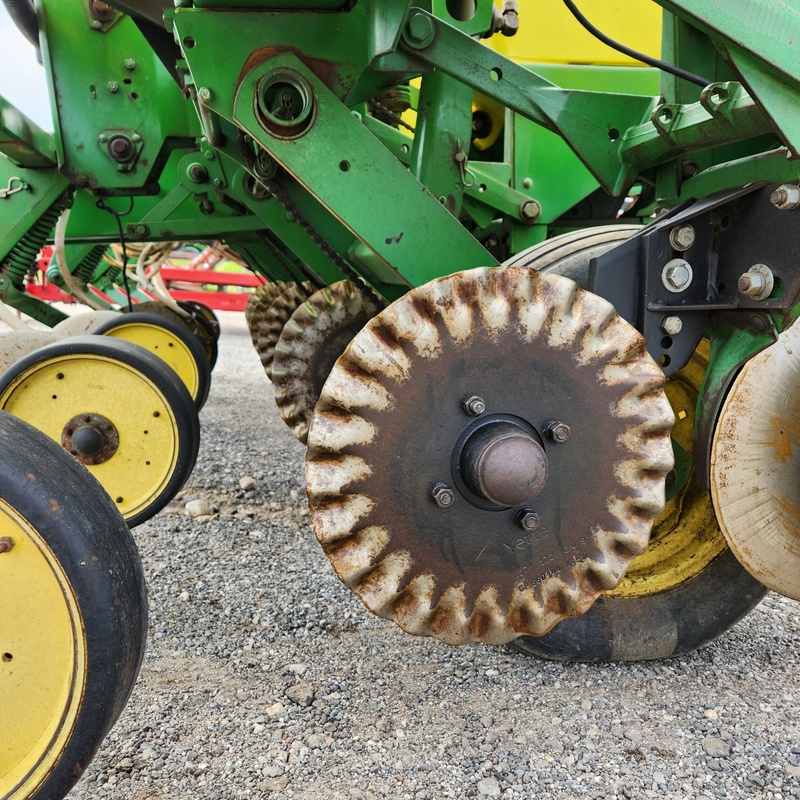 Planting Equipment  John Deere 7200 Planter  Photo