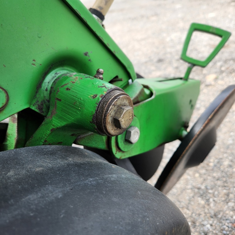 Planting Equipment  John Deere 7200 Planter  Photo