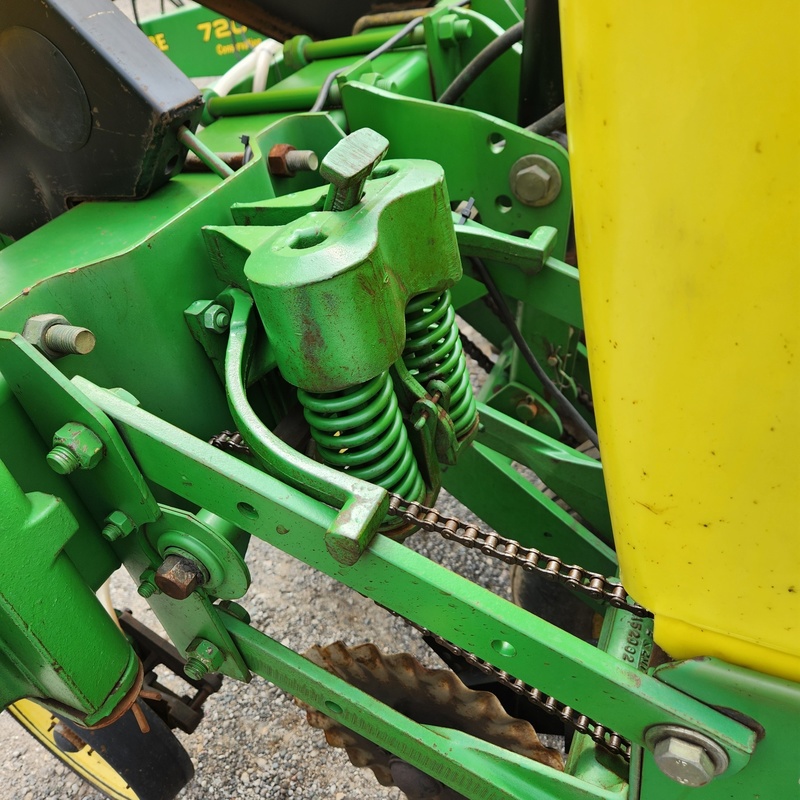 Planting Equipment  John Deere 7200 Planter  Photo