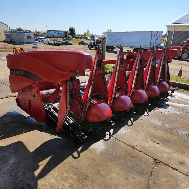 Combines & Harvesting Equipment  Case IH 2206 Corn Head  Photo