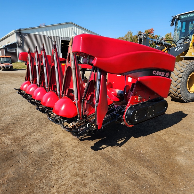 Combines & Harvesting Equipment  Case IH 2206 Corn Head  Photo