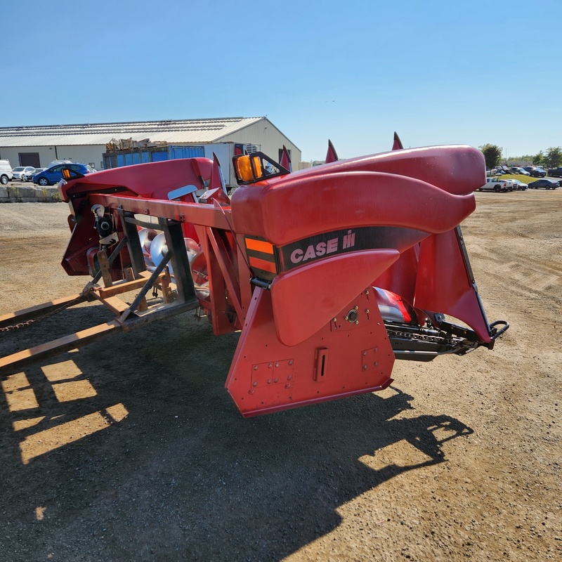 Combines & Harvesting Equipment  Case IH 2206 Corn Head  Photo