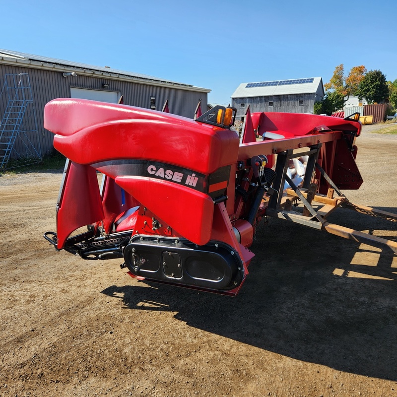 Combines & Harvesting Equipment  Case IH 2206 Corn Head  Photo