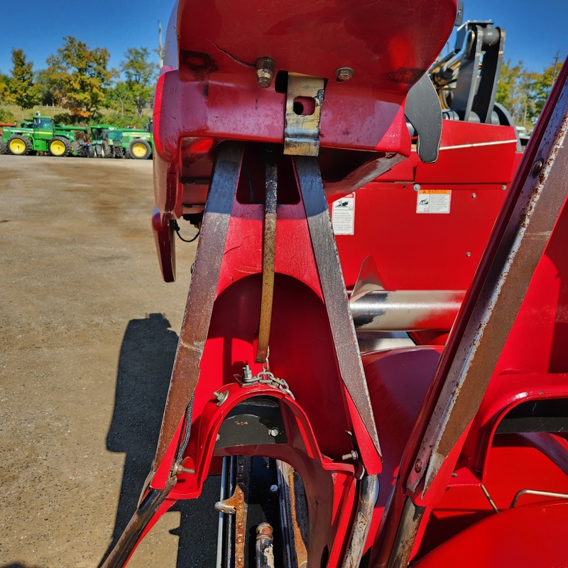 Combines & Harvesting Equipment  Case IH 2206 Corn Head  Photo