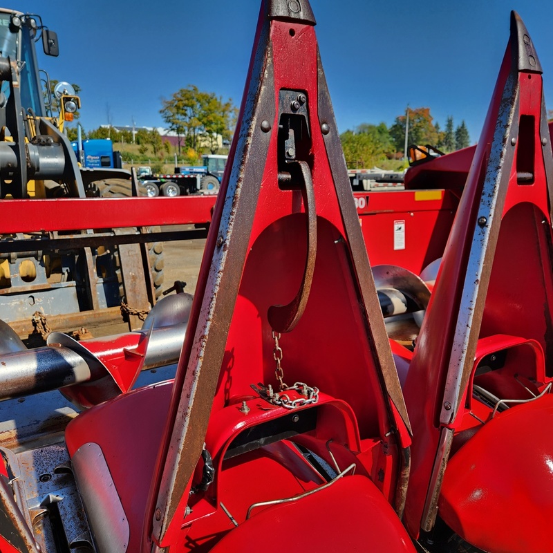 Combines & Harvesting Equipment  Case IH 2206 Corn Head  Photo