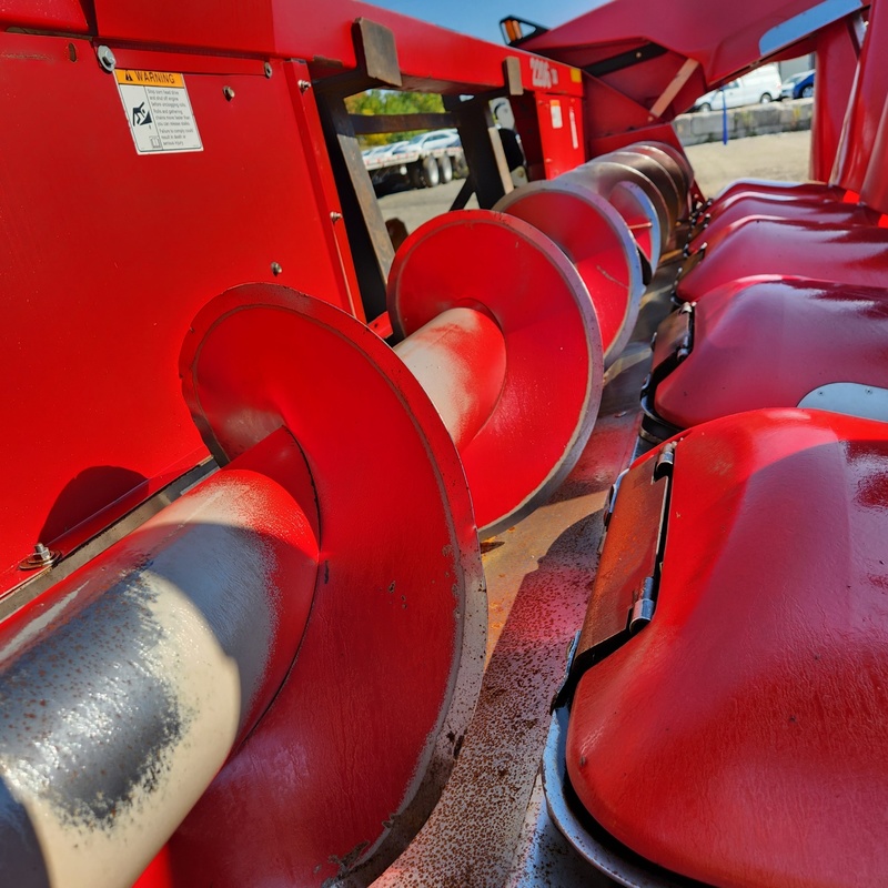 Combines & Harvesting Equipment  Case IH 2206 Corn Head  Photo