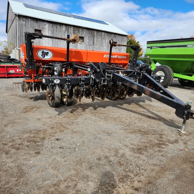 Planting Equipment  Tye 2015 No-Till Drill  Photo