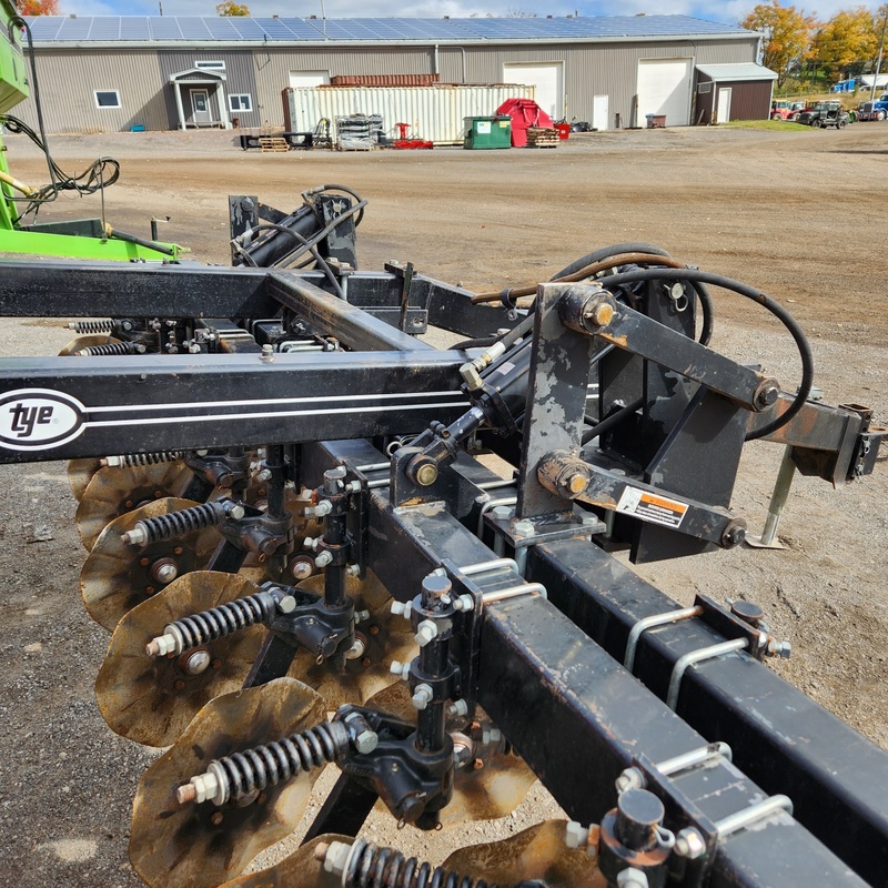 Planting Equipment  Tye 2015 No-Till Drill  Photo