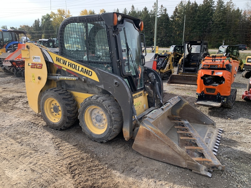 New Holland L213 skid steer loader 