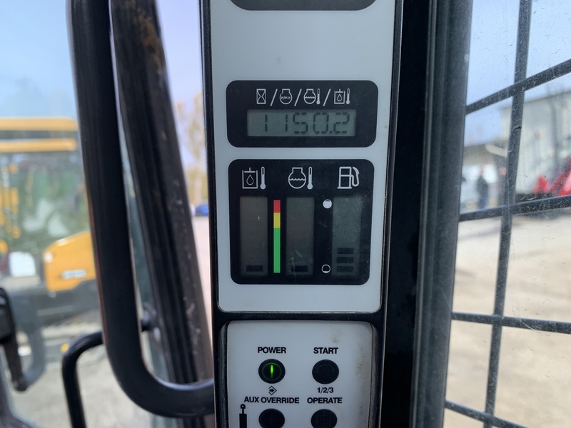 New Holland L213 skid steer loader 