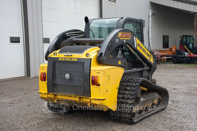 Skidsteers & Track Loaders  New  Holland C232 Track Loader Photo