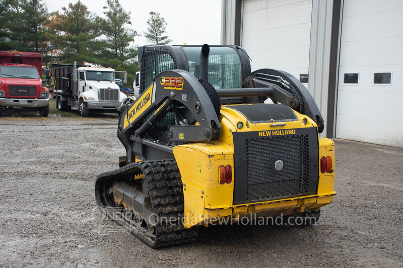 Skidsteers & Track Loaders  New  Holland C232 Track Loader Photo