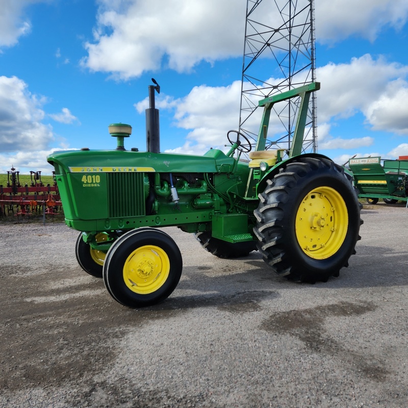 Tractors - Farm  John Deere 4010 Tractor Photo