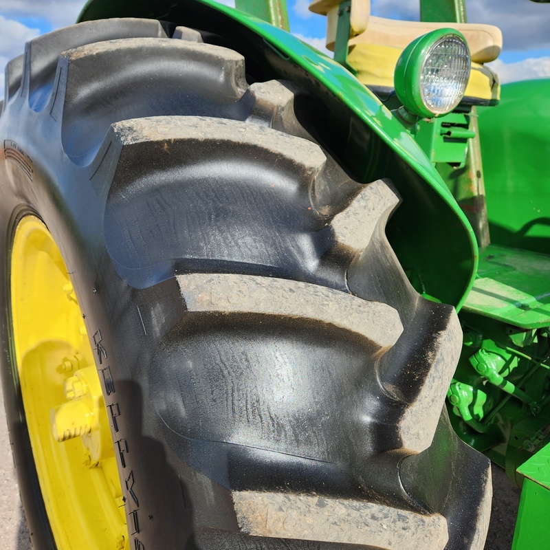 Tractors - Farm  John Deere 4010 Tractor Photo