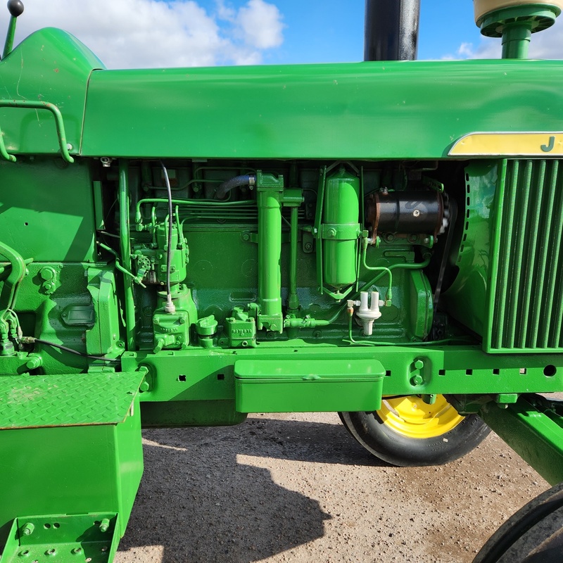 Tractors - Farm  John Deere 4010 Tractor Photo