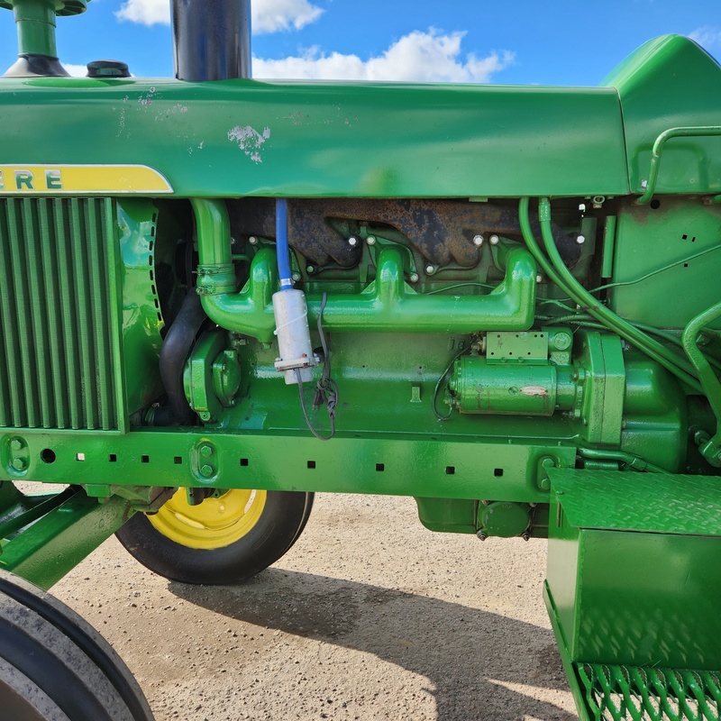 Tractors - Farm  John Deere 4010 Tractor Photo