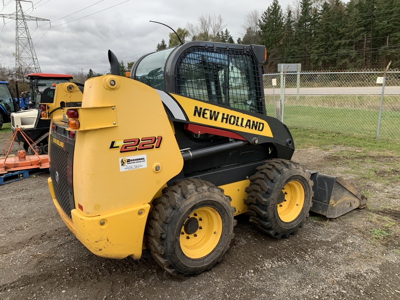 New Holland L221 Skid Steer Loader - low hours 
