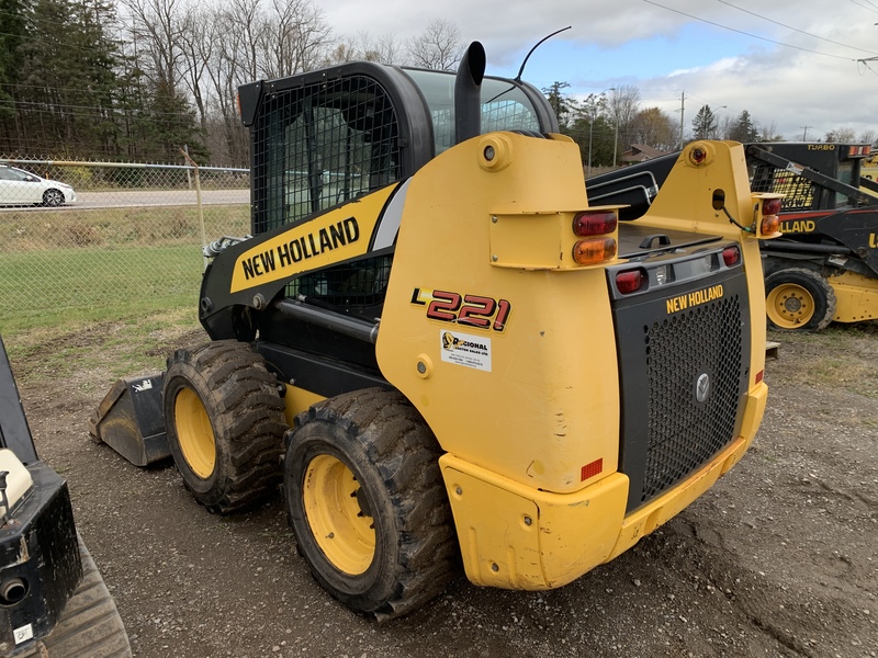 New Holland L221 Skid Steer Loader - low hours 