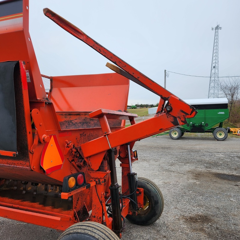 Hay Equipment  Highline Bale Pro 7000 Bale Processor Photo