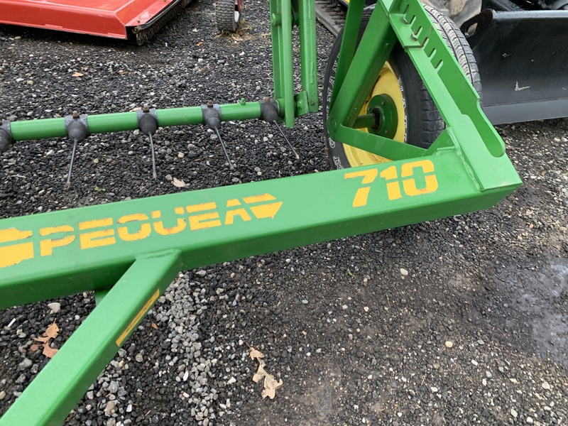 Pequea 710 Hay Fluffer/Tedder