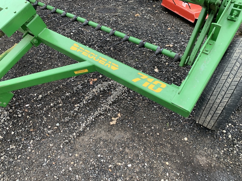 Pequea 710 Hay Fluffer/Tedder