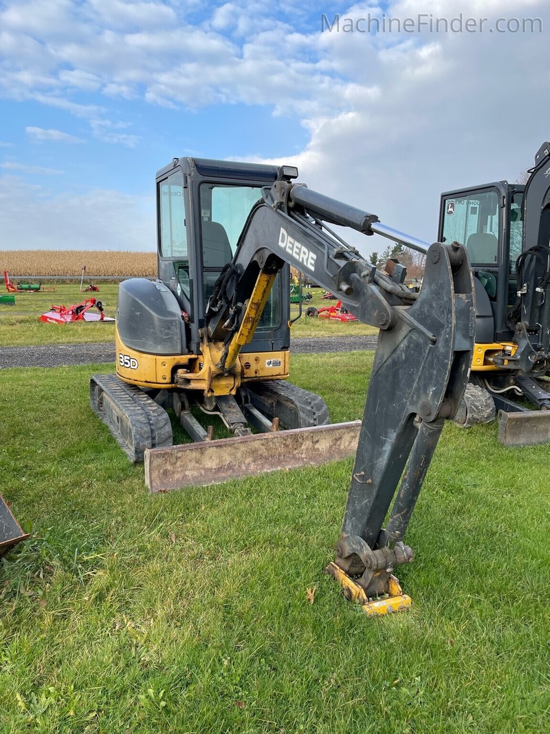 Construction  2009 JOHN DEERE 35D Compact Excavator Photo