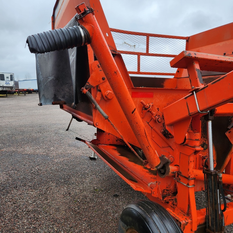 Hay Equipment  Highline Bale Pro 7000 Bale Processor  Photo