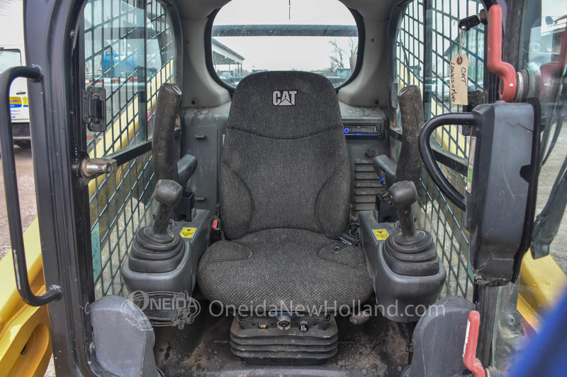 Skidsteers & Track Loaders  2016 Cat 262D Skidsteer Photo