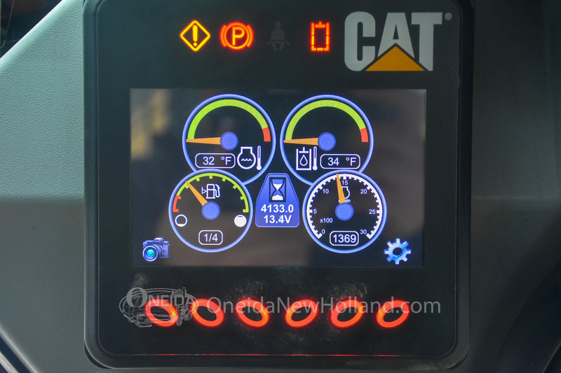 Skidsteers & Track Loaders  2016 Cat 262D Skidsteer Photo