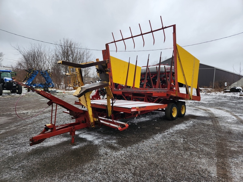 New Holland 1033 Bale Wagon