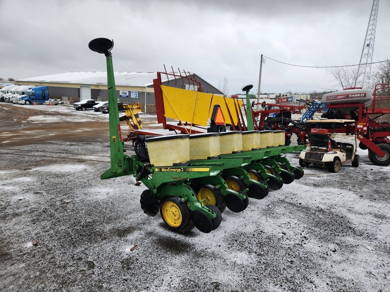 Planting Equipment  John Deere 7200 Planter  Photo