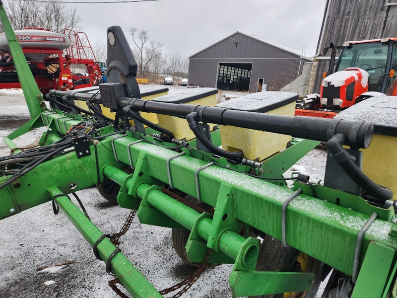 Planting Equipment  John Deere 7200 Planter  Photo