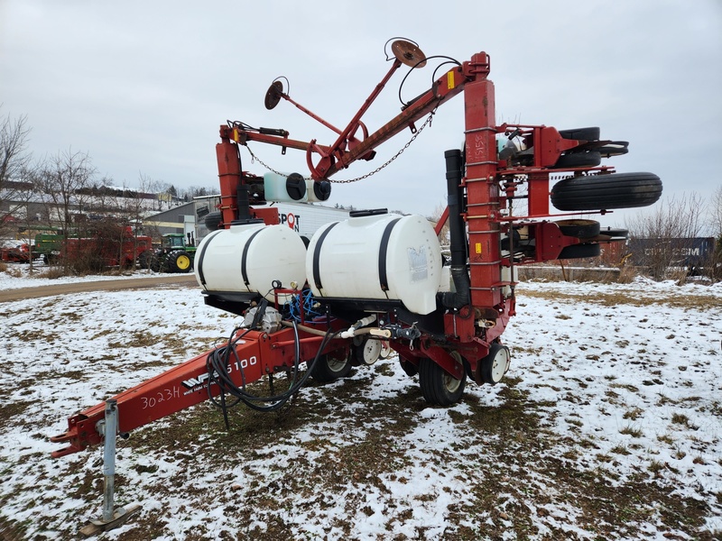 Planting Equipment  White 5100 Planter  Photo