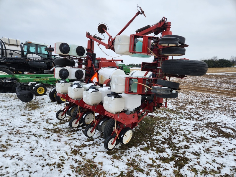 Planting Equipment  White 5100 Planter  Photo