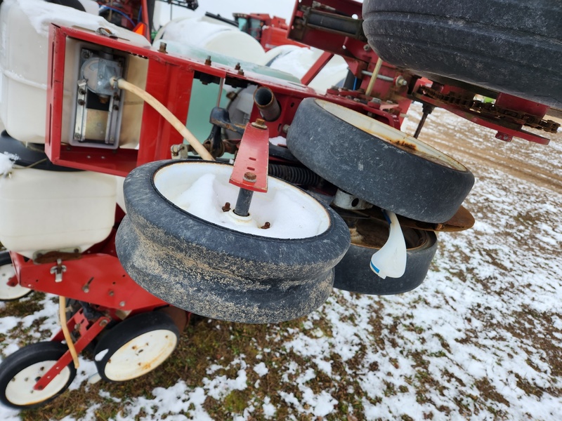 Planting Equipment  White 5100 Planter  Photo