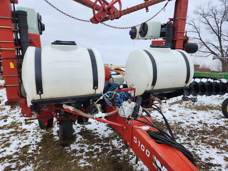 Planting Equipment  White 5100 Planter  Photo