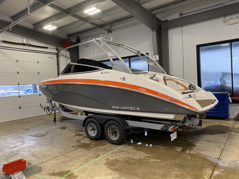 Boats  2015 Yamaha Jetboat 242 Limited w trailer Photo