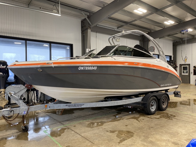 2015 Yamaha Jetboat 242 Limited w trailer